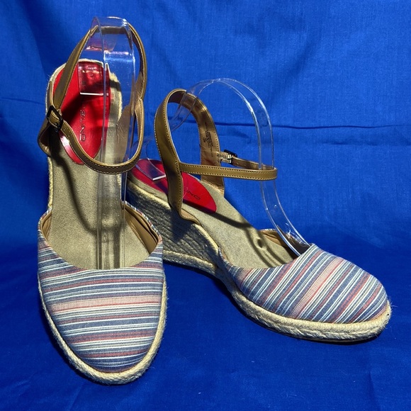 Bandolino Espadrilles Red, Blue & white. Size 10M. - Picture 6 of 7